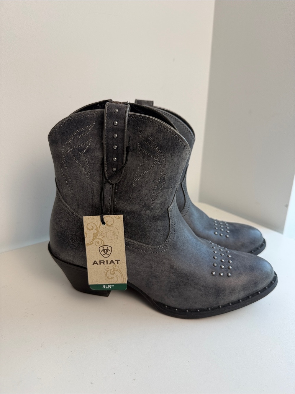 Ariat Western Women's Dakota Boot, Naturally Distressed-Size 6.5B